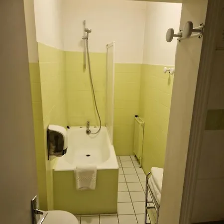 Отель Du Commerce 2*