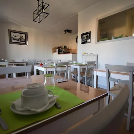 Du Commerce Отель