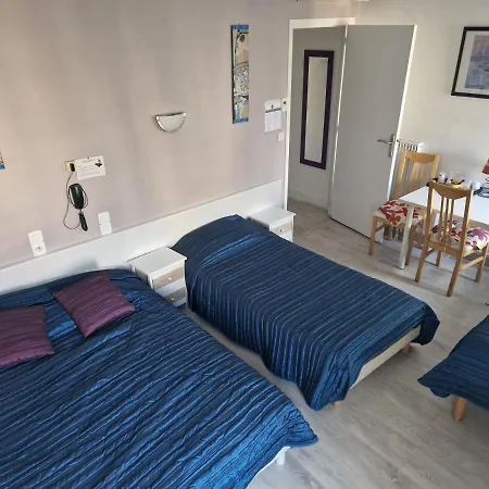 Отель Du Commerce Мийо