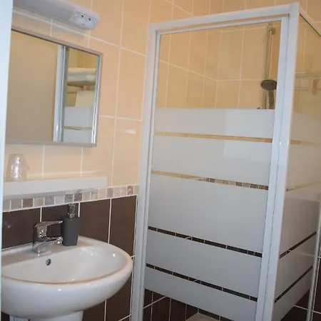 Du Commerce Отель